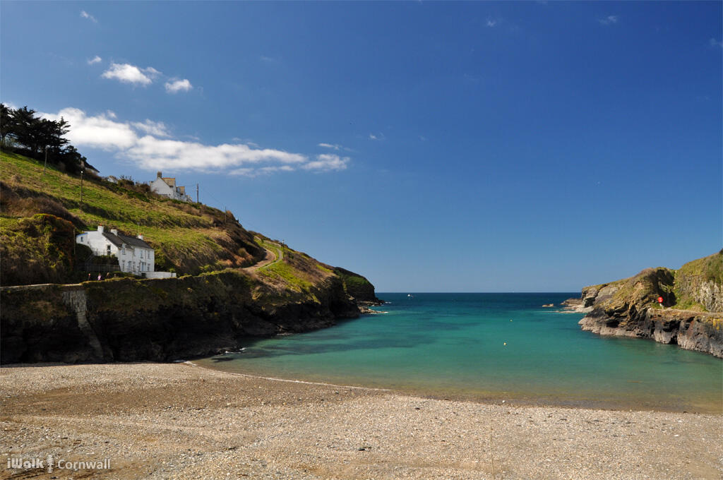 Circular walk from Port Gaverne to Barretts Zawn